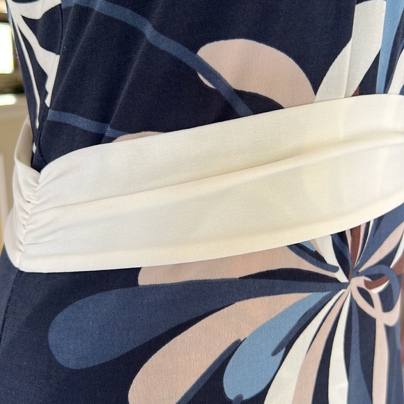 BCBGMAXAZRIA Faux Wrap Top Blue Cream Size Medium M Excellent Condition - Picture 4 of 11